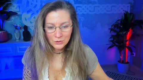 Snapshot of fridatander chatting on 02/03/25, 09:08 Frida Tander online show from 02/03/25, 09:08