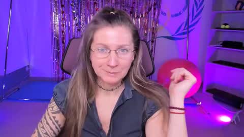 Snapshot of fridatander chatting on 02/20/25, 09:11 Frida Tander online show from 02/20/25, 09:11