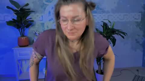Snapshot of fridatander chatting on 02/21/25, 01:11 Frida Tander online show from 02/21/25, 01:11