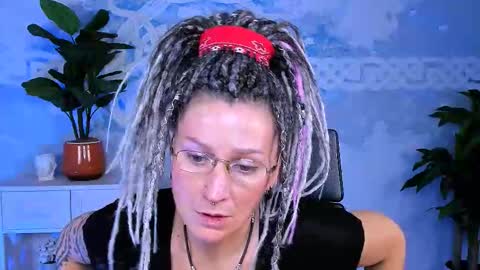 Snapshot of fridatander chatting on 10/06/25, 05:05 Frida Tander online show from 10/06/25, 05:05