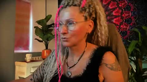 Frida Tander online show from 05/27/26, 05:15