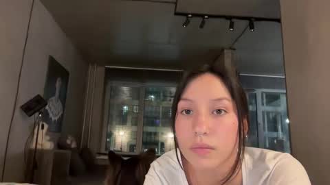 Snapshot of friend_foryou chatting on 02/21/25, 06:26 Lina online show from 02/21/25, 06:26