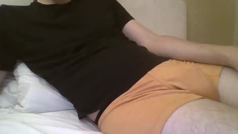 Snapshot of friendly_frank_18 chatting on 10/19/25, 05:02 friendly_frank_18 online show from 10/19/25, 05:02