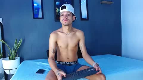 Adam y pitter online show from 12/24/24, 12:00