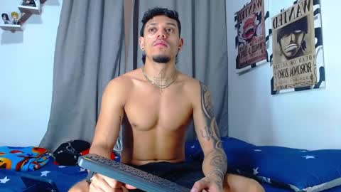 Snapshot of friendsofeverything_ chatting on 07/10/26, 01:03 Adam y pitter online show from 07/10/26, 01:03