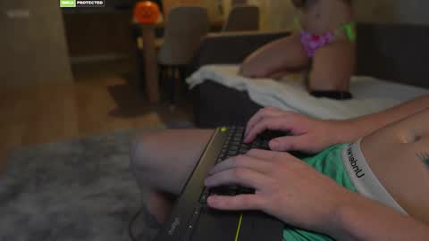 friendsurdreams online show from 10/27/25, 07:29