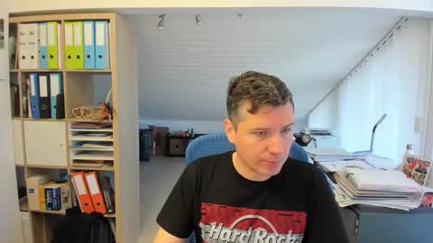 Snapshot of frikits chatting on 04/24/26, 06:38 Francois online show from 04/24/26, 06:38