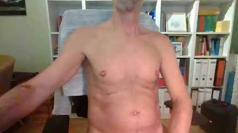 Snapshot of frisco69 chatting on 12/19/25, 06:04 frisco69 online show from 12/19/25, 06:04