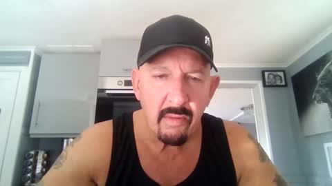 Snapshot of friskyneedsum chatting on 02/05/25, 09:36 bob online show from 02/05/25, 09:36