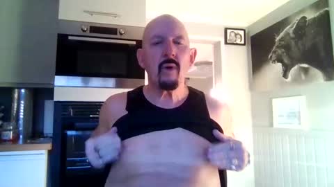 Snapshot of friskyneedsum chatting on 02/27/25, 05:04 bob online show from 02/27/25, 05:04