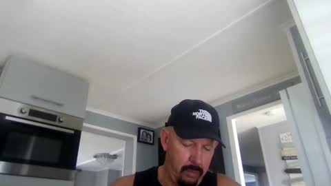 Snapshot of friskyneedsum chatting on 10/08/25, 10:13 bob online show from 10/08/25, 10:13