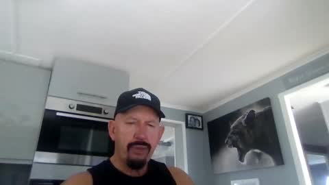 Snapshot of friskyneedsum chatting on 10/21/25, 12:17 bob online show from 10/21/25, 12:17