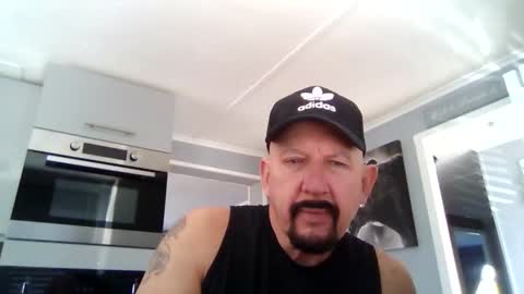 Snapshot of friskyneedsum chatting on 03/18/26, 10:40 bob online show from 03/18/26, 10:40