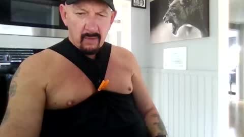 Snapshot of friskyneedsum chatting on 04/16/26, 04:08 bob online show from 04/16/26, 04:08