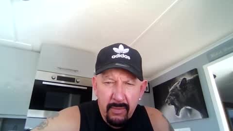 Snapshot of friskyneedsum chatting on 04/20/26, 11:35 bob online show from 04/20/26, 11:35