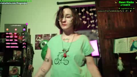 Snapshot of frogessjay chatting on 03/09/26, 08:02 Jaywise Frogfoot online show from 03/09/26, 08:02