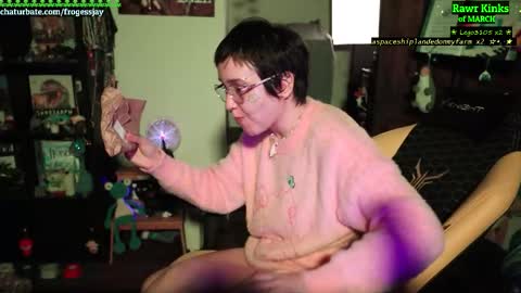 Snapshot of frogessjay chatting on 03/25/26, 08:15 Jaywise Frogfoot online show from 03/25/26, 08:15