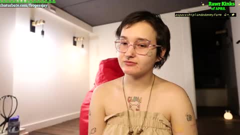 Snapshot of frogessjay chatting on 04/03/26, 05:44 Jaywise Frogfoot online show from 04/03/26, 05:44