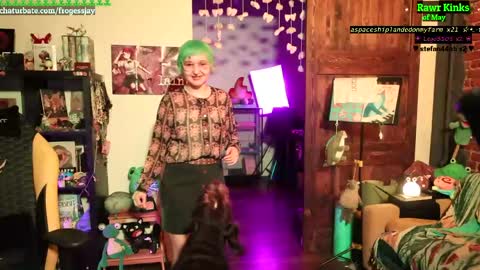 Snapshot of frogessjay chatting on 05/19/26, 07:31 Jaywise Frogfoot online show from 05/19/26, 07:31