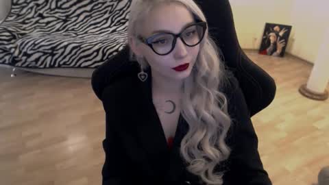 Lilith online show from 09/17/25, 11:34