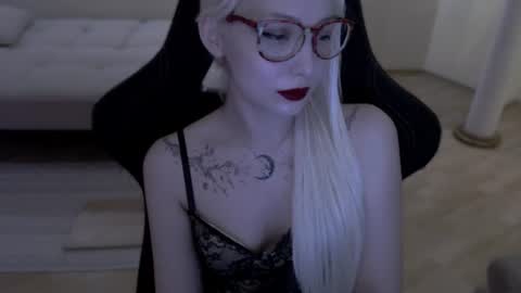 Snapshot of fromsun_forsoul chatting on 06/17/26, 02:51 Lilith online show from 06/17/26, 02:51