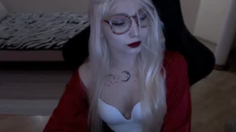 Snapshot of fromsun_forsoul chatting on 06/18/26, 09:30 Lilith online show from 06/18/26, 09:30
