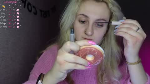 Snapshot of frosty_blueberries4 chatting on 12/11/24, 06:58 ANA online show from 12/11/24, 06:58