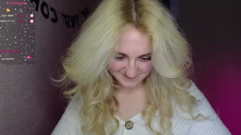 Snapshot of frosty_blueberries4 chatting on 12/18/24, 06:25 ANA online show from 12/18/24, 06:25