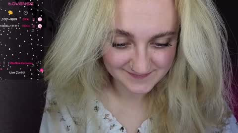 Snapshot of frosty_blueberries4 chatting on 12/19/24, 07:51 ANA online show from 12/19/24, 07:51