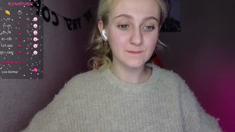 Snapshot of frosty_blueberries4 chatting on 12/20/24, 01:43 ANA online show from 12/20/24, 01:43