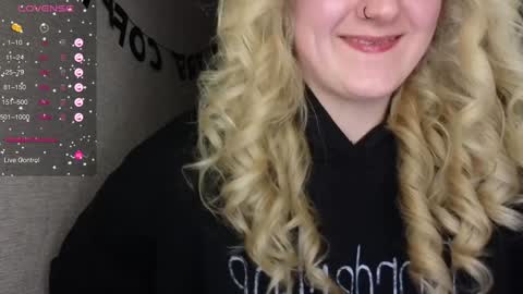 Snapshot of frosty_blueberries4 chatting on 01/02/25, 09:39 ANA online show from 01/02/25, 09:39