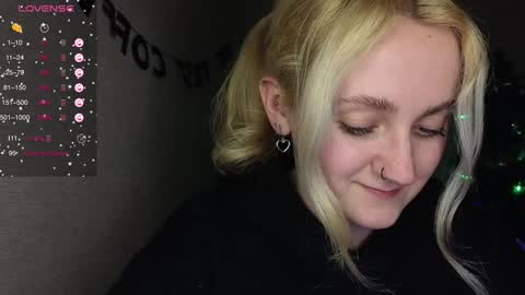 Snapshot of frosty_blueberries4 chatting on 01/07/25, 07:38 ANA online show from 01/07/25, 07:38