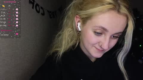 Snapshot of frosty_blueberries4 chatting on 01/09/25, 06:36 ANA online show from 01/09/25, 06:36