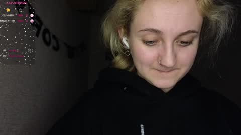 Snapshot of frosty_blueberries4 chatting on 02/04/25, 11:27 ANA online show from 02/04/25, 11:27