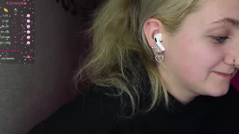 Snapshot of frosty_blueberries4 chatting on 02/09/25, 10:09 ANA online show from 02/09/25, 10:09