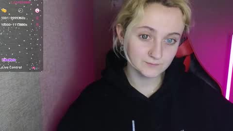 Snapshot of frosty_blueberries4 chatting on 02/25/25, 10:47 ANA online show from 02/25/25, 10:47