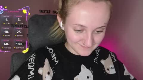 Snapshot of frosty_blueberries4 chatting on 11/27/25, 08:33 ANA online show from 11/27/25, 08:33