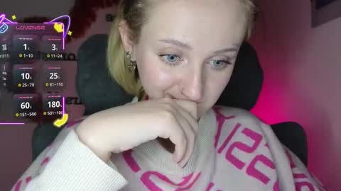 Snapshot of frosty_blueberries4 chatting on 12/13/25, 08:58 ANA online show from 12/13/25, 08:58