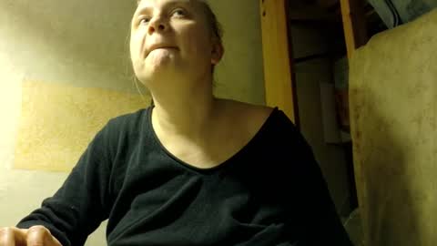 Snapshot of frumcake chatting on 12/15/25, 03:00 FrumCake online show from 12/15/25, 03:00