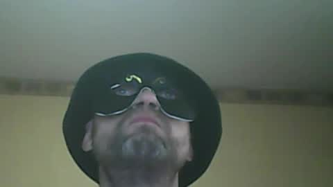 Snapshot of fryboxxxxx chatting on 04/15/26, 12:34 fry online show from 04/15/26, 12:34