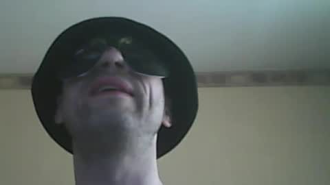 Snapshot of fryboxxxxx chatting on 04/25/26, 06:38 fry online show from 04/25/26, 06:38