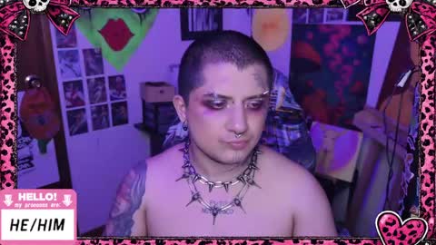 Snapshot of ftmbiggestclit chatting on 05/02/26, 05:01 Kevin online show from 05/02/26, 05:01