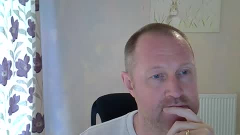 Snapshot of fuck_buddy_uk chatting on 04/16/26, 01:01 Fuck Buddy UK online show from 04/16/26, 01:01