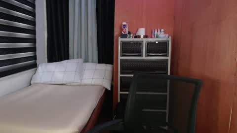 Snapshot of fuck_by_zack chatting on 12/17/24, 02:23 Zack online show from 12/17/24, 02:23