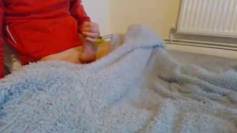 Snapshot of fuckbeatb chatting on 11/21/25, 02:21 fuckbeatb online show from 11/21/25, 02:21