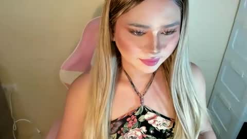 Snapshot of fuckdoll_rain chatting on 04/05/26, 01:30 R A I N M O R A L E S G M A I L . C O M online show from 04/05/26, 01:30