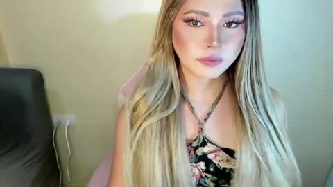 Snapshot of fuckdoll_rain chatting on 04/17/26, 08:56 R A I N M O R A L E S G M A I L . C O M online show from 04/17/26, 08:56