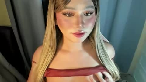Snapshot of fuckdoll_rain chatting on 04/25/26, 04:04 R A I N M O R A L E S G M A I L . C O M online show from 04/25/26, 04:04