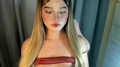 Snapshot of fuckdoll_rain chatting on 04/29/26, 08:37 R A I N M O R A L E S G M A I L . C O M online show from 04/29/26, 08:37