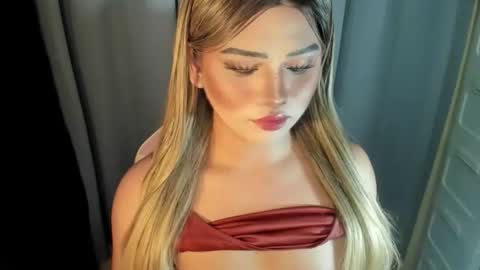 Snapshot of fuckdoll_rain chatting on 05/01/26, 11:42 R A I N M O R A L E S G M A I L . C O M online show from 05/01/26, 11:42